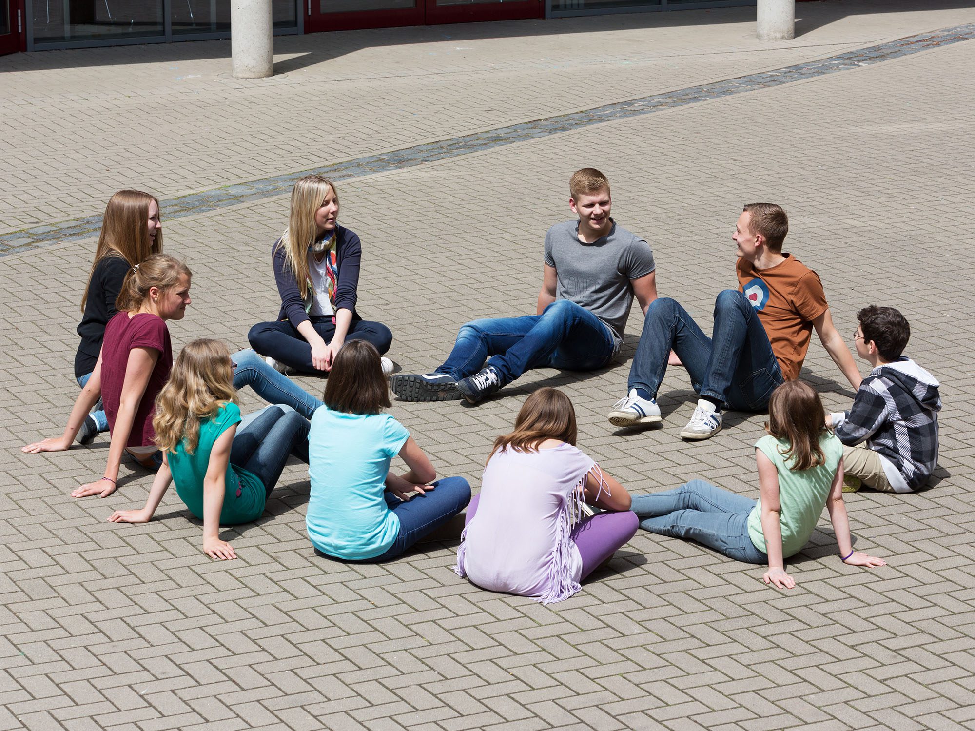 Unterricht draußen auf dem Schulhof